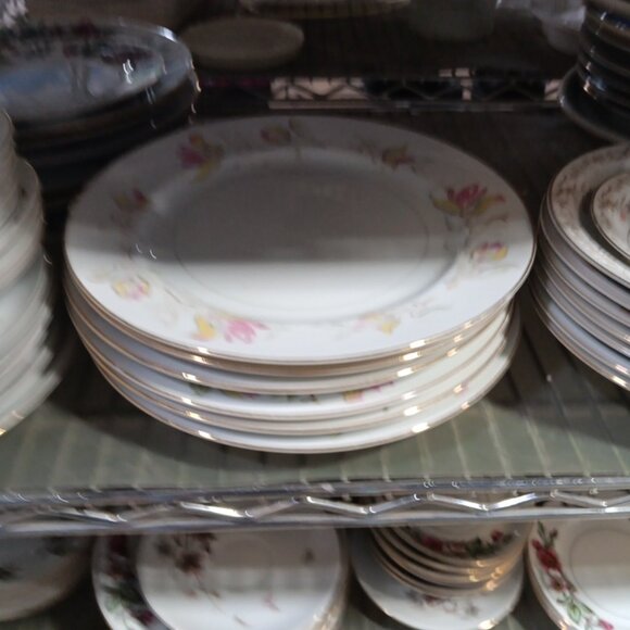 set of 5 Fine China Dinner Plates - Picture 2 of 2